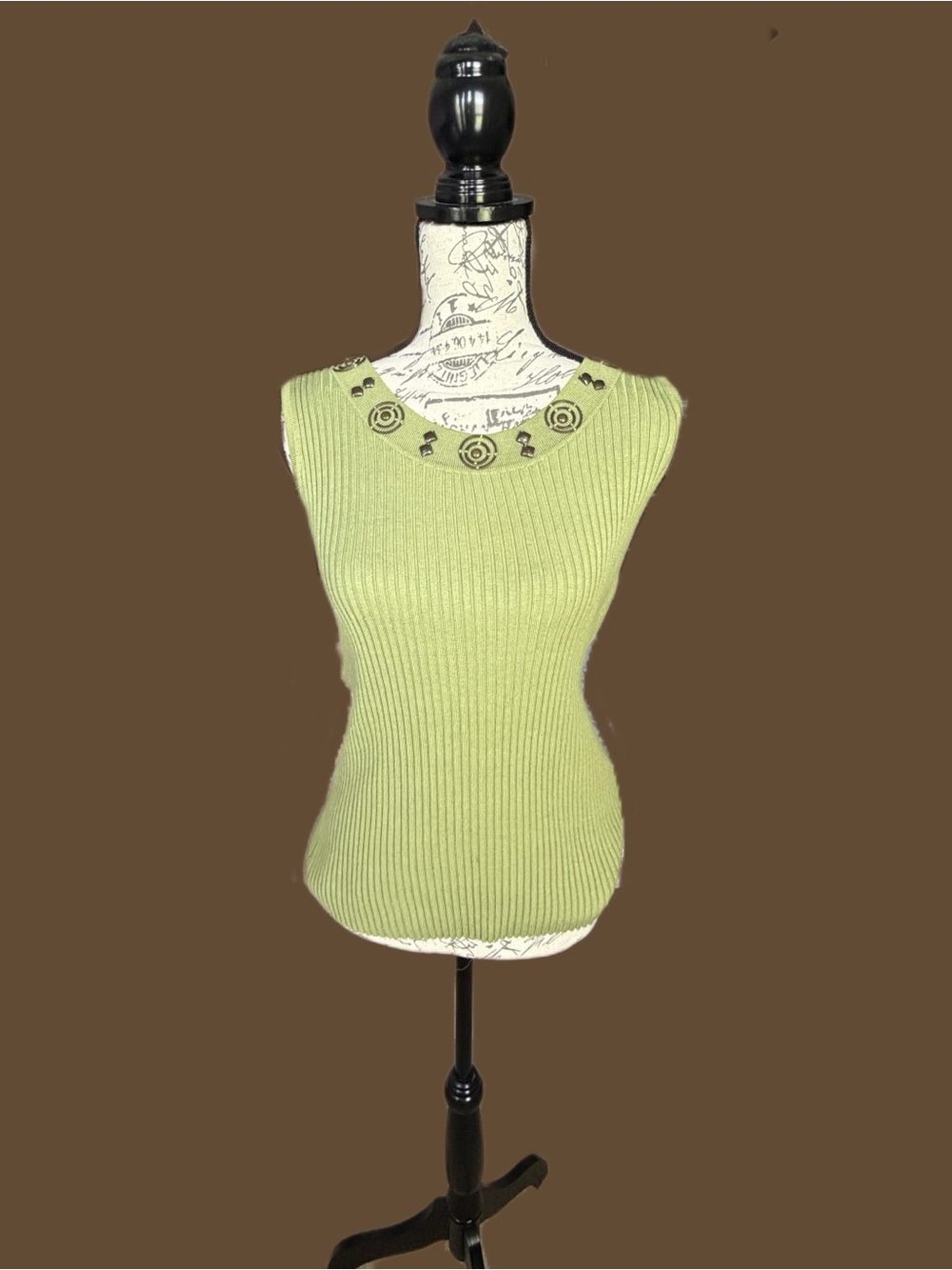 R.Q.T Light Green Size L Sleeveless Ribbed Knit Tank with Decorative Neck